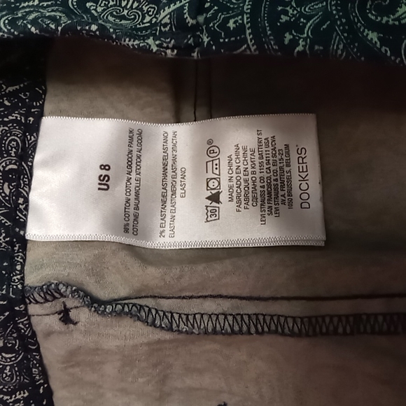 Dockers Patterned Capris Size 8 - Picture 4 of 4